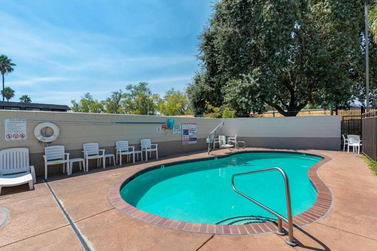 Comfort Suites Downtown サクラメント エクステリア 写真