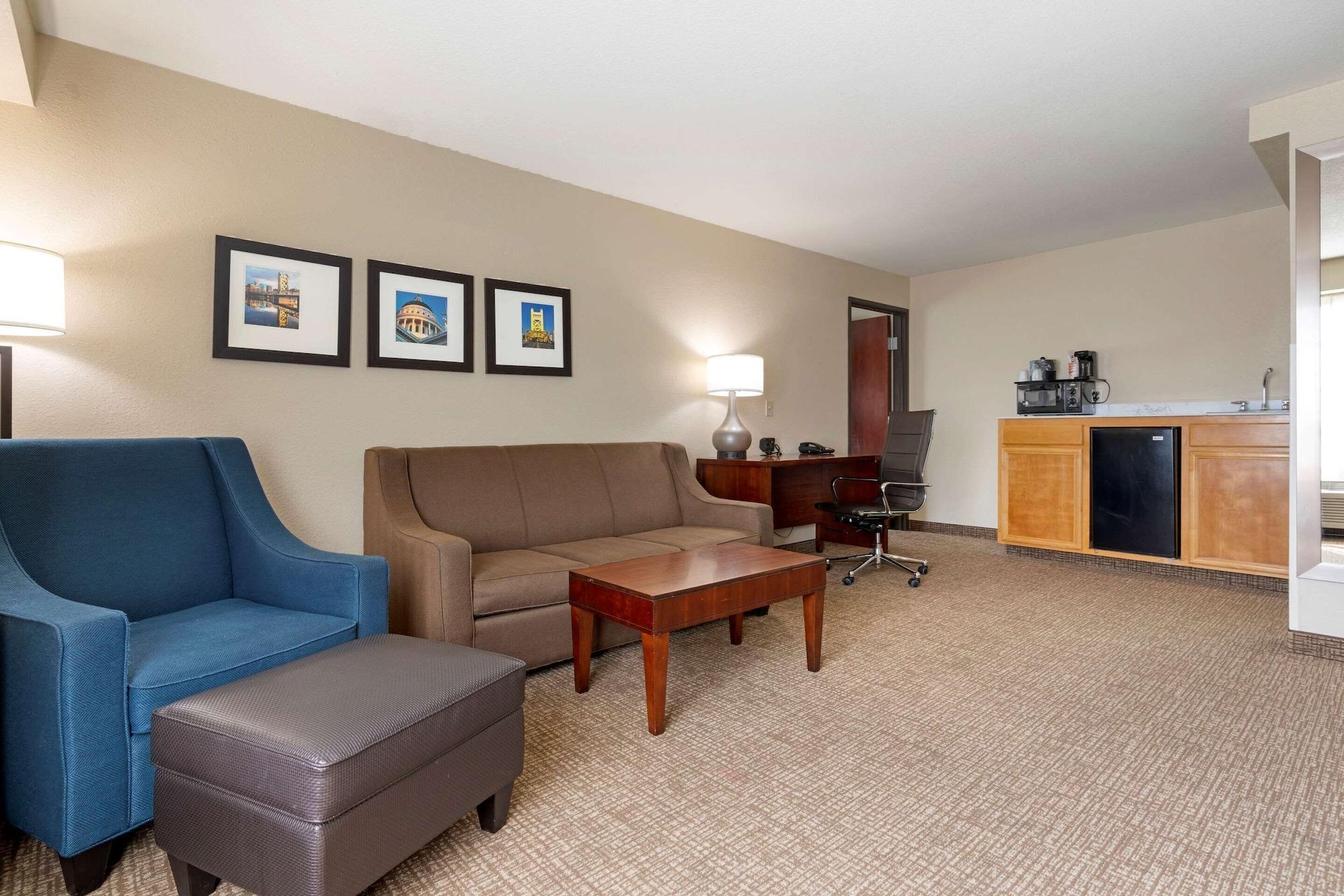 Comfort Suites Downtown サクラメント エクステリア 写真