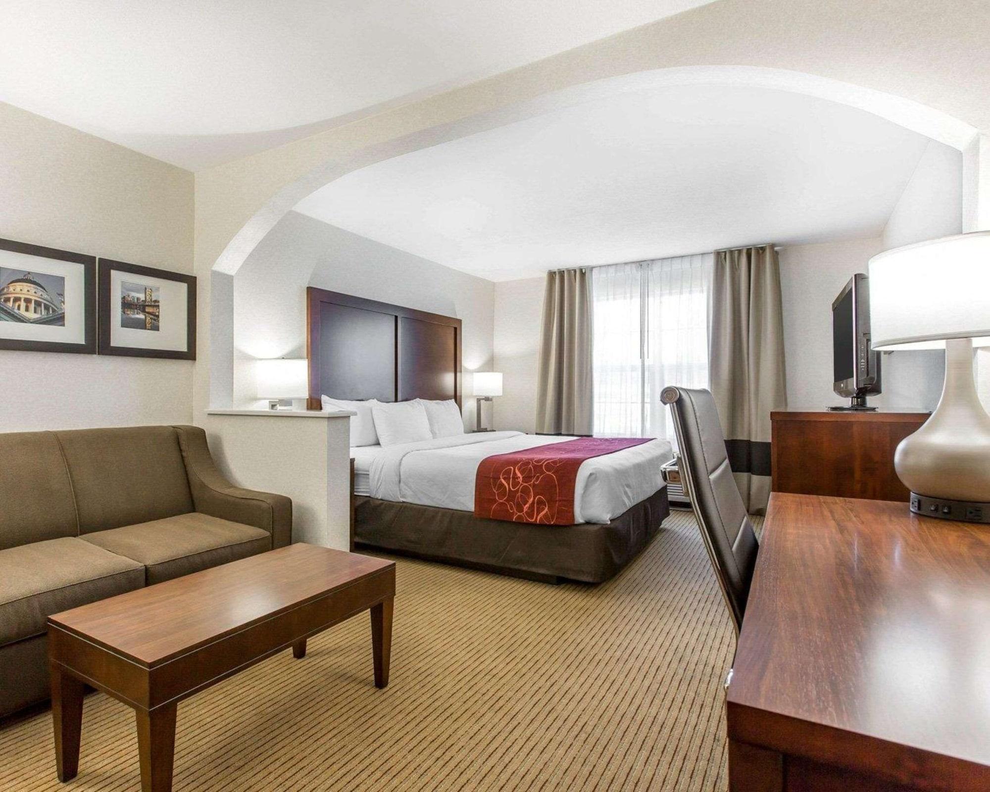 Comfort Suites Downtown サクラメント エクステリア 写真